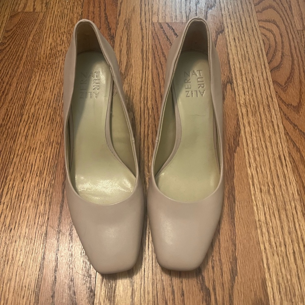 Naturalizer Nude Pumps
